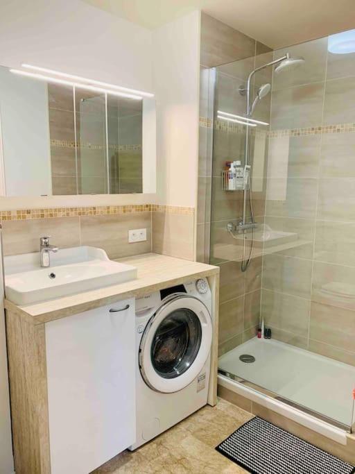 Apartment Face Au Bois De Boulogne Et Proche Champs-elysees Neuilly-sur-Seine